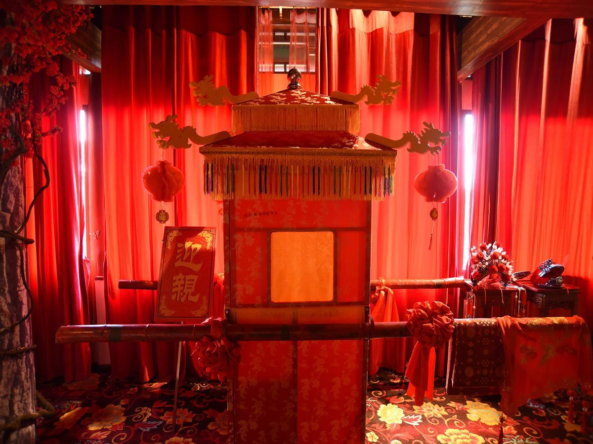 Vegas Cultural Hotel Чэнду Экстерьер фото